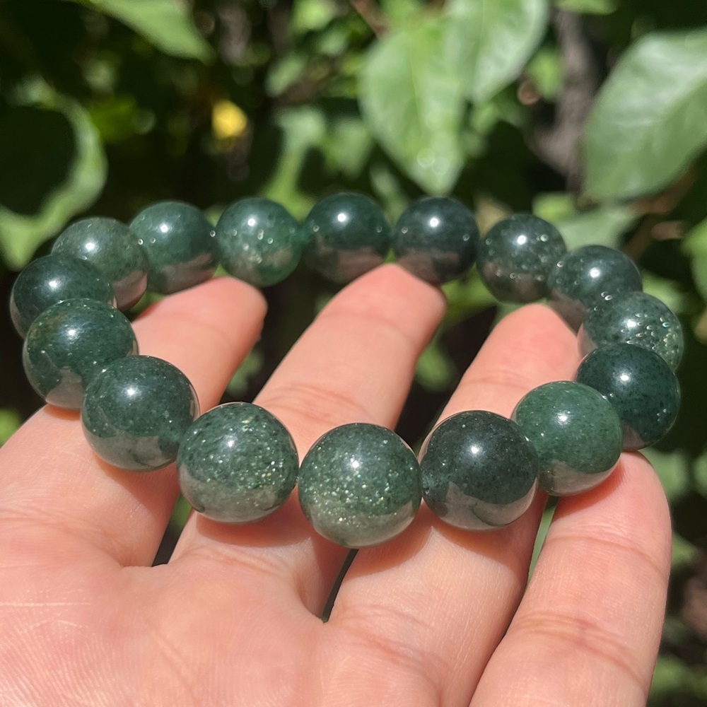 13mm stretchable sparkling dark green‎ strawberry quartz bracelet